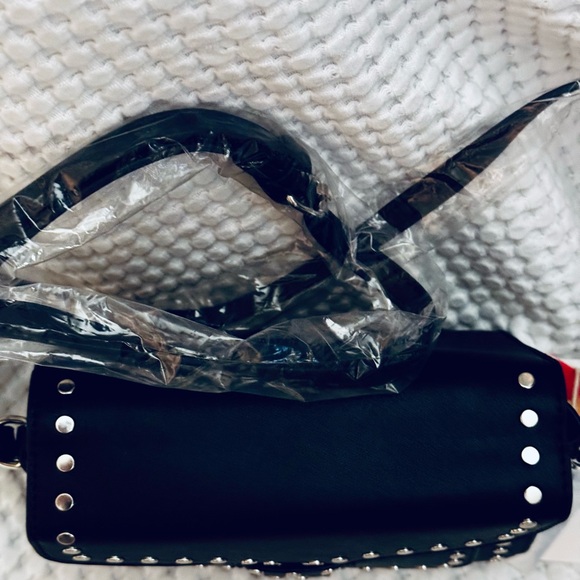 New Dream Crossbody small black with silver divots flap with snap closure - Picture 2 of 5